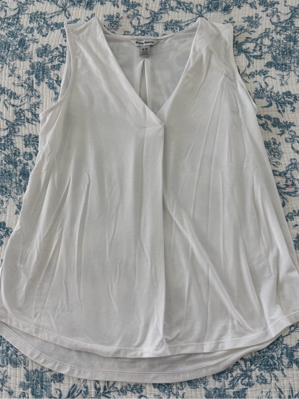 Tommy Bahama White V-Neck Sleeveless Tank - Picture 3 of 4
